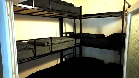 Cameră reală ProX Hostel pentru echipe în Argeș